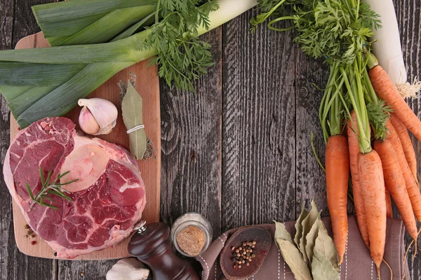 Овощи и говядина — стоковое фото