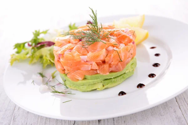 Avocado and salmon salad — Stock Photo, Image