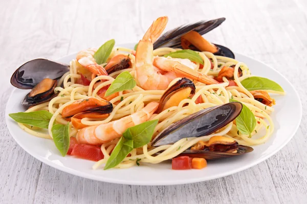 Spaghetti en zeevruchten — Stockfoto