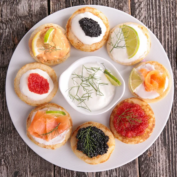 Caviar y canapés — Foto de Stock