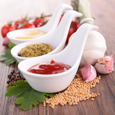 Ketçap, pesto sos ve hardal