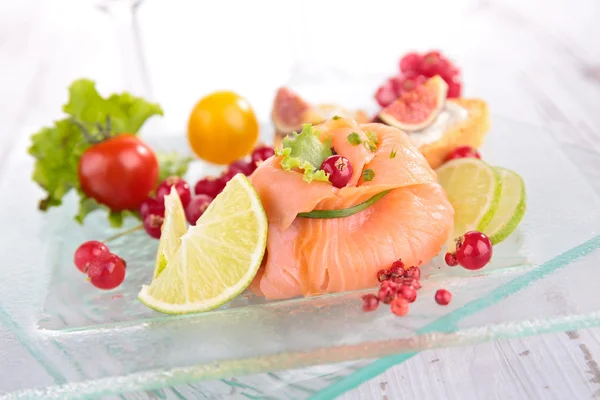 Appetizer, salmon and vegetables — Stock Photo, Image