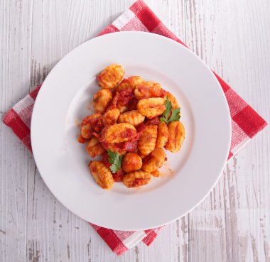 gnocchi domates sos ile