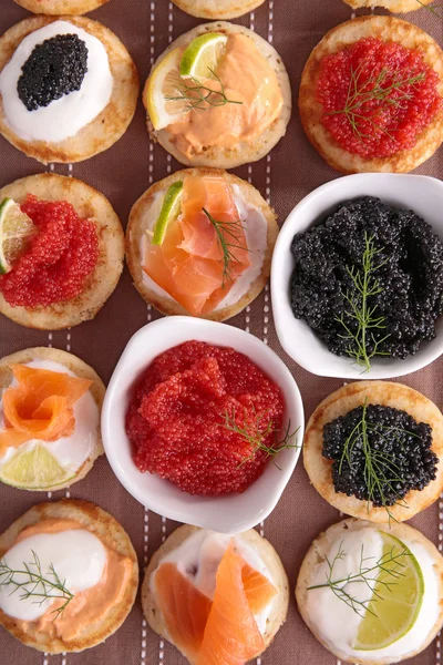 Caviar and canapes — Stock Photo, Image