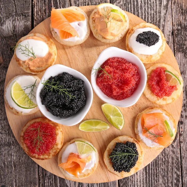 Caviar e canapés — Fotografia de Stock