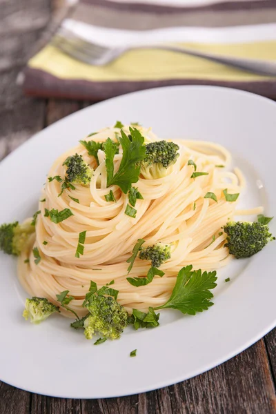 Spaghetti i brokuły — Zdjęcie stockowe