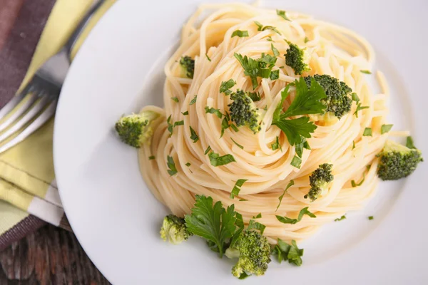 Spaghetti and broccoli — Stock Photo, Image