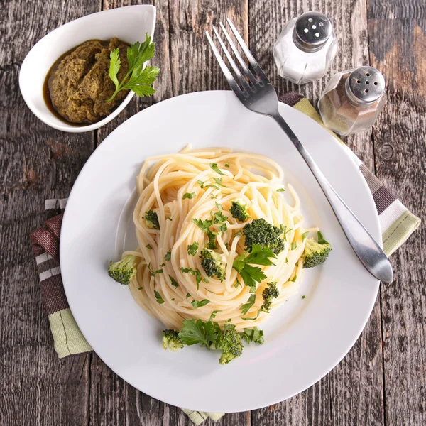 Spaghetti und Brokkoli — Stockfoto