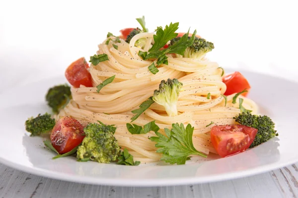 Spaghetti with broccoli and tomato — Stock Photo, Image