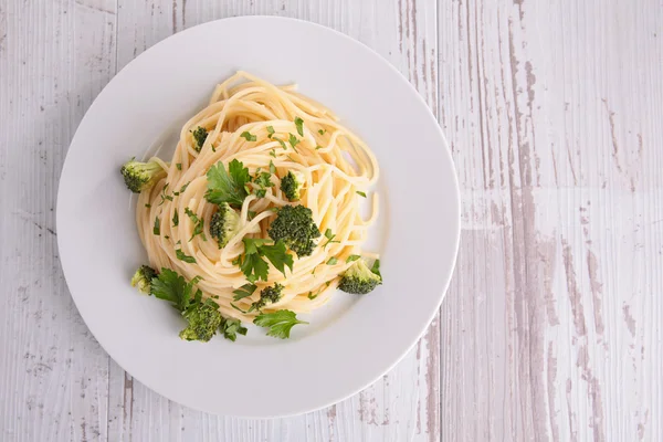 Spaghetti and broccoli — Stock Photo, Image