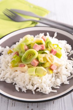 Pastırma ile pişmiş pırasa