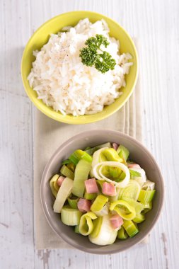 Pastırma ile pişmiş pırasa