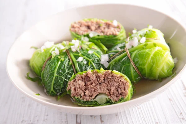 Kohlrouladen mit Rindfleisch und Brühe — Stockfoto