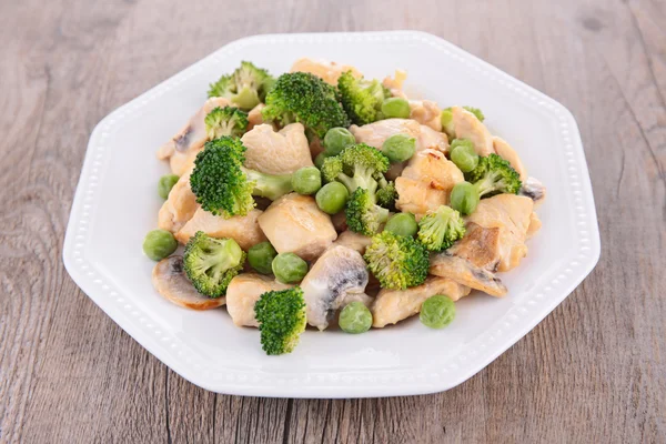 Chicken cooked with vegetables — Stock Photo, Image