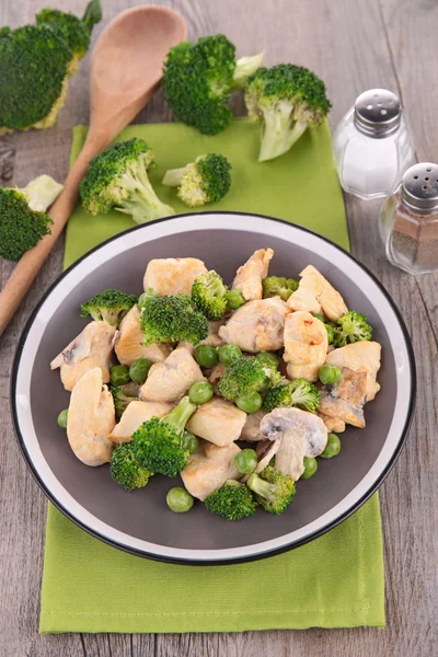 Pollo cocido con verduras — Foto de Stock