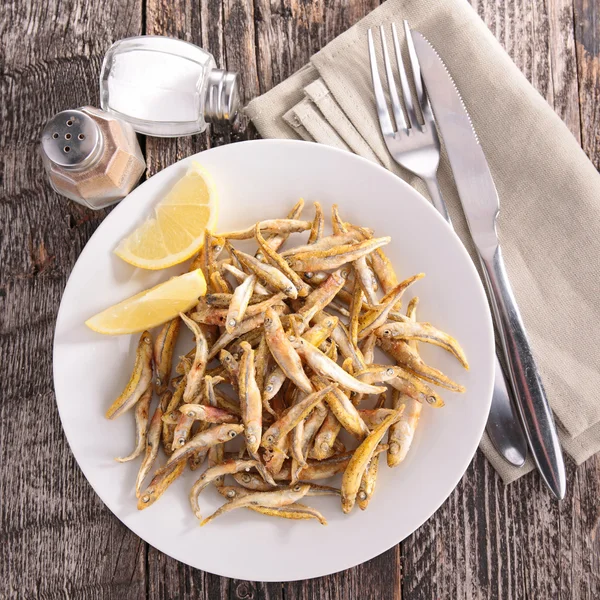 Fried fish and lemon — Stock Photo, Image