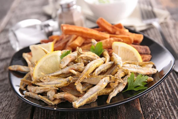 Friterad fisk och pommes frites — Stockfoto