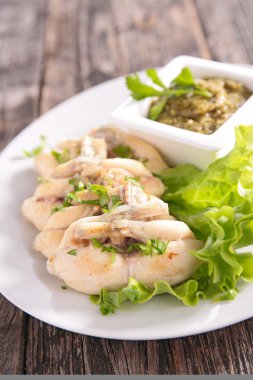 Fried kurbağa bacağı maydanoz ile
