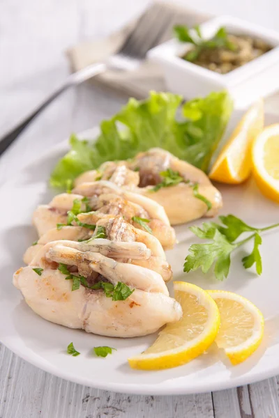 Kurbağa bacağı maydanoz ve salata ile