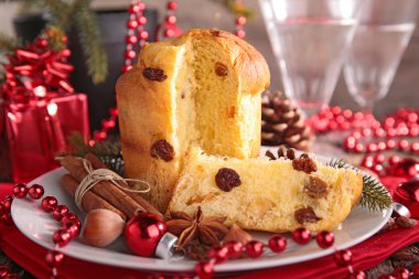 Panetton, lezzetli tatlı ekmek somun