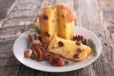 Panetton, lezzetli tatlı ekmek somun