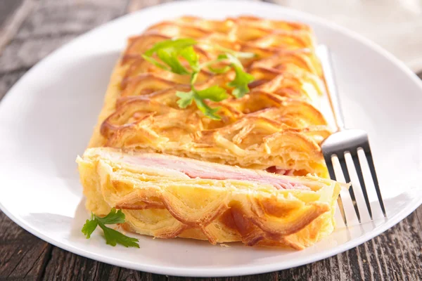 Pasta peynir ve jambon ile — Stok fotoğraf