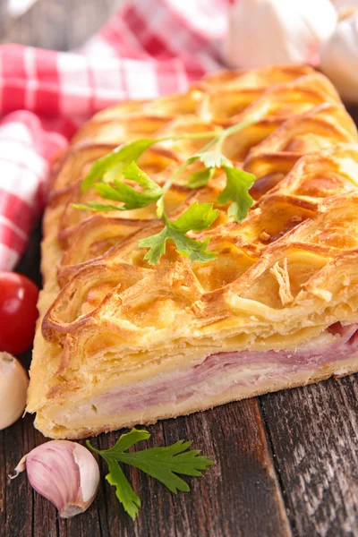 Feuillantine met ham en kaas — Stockfoto