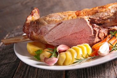 Fırında kuzu bacak