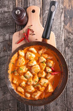 Tavuk ve sos tavası