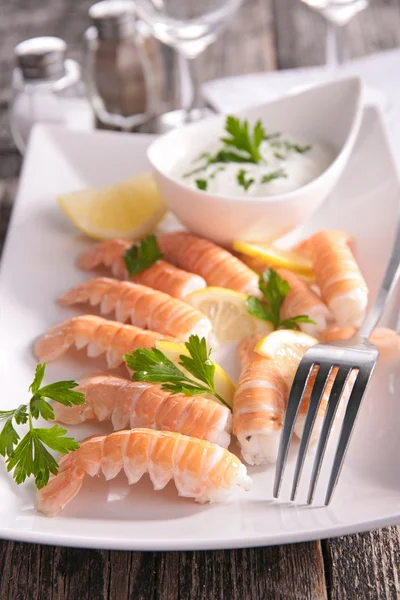 접시에 langoustine — 스톡 사진