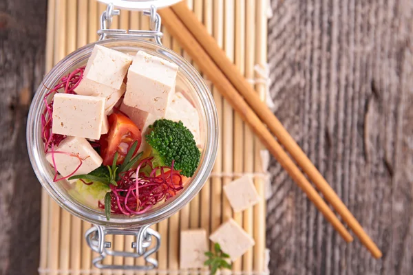 Тофу с овощами — стоковое фото
