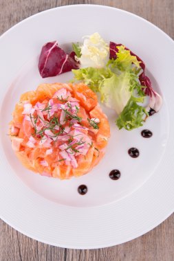 Lezzetli somon tartarı