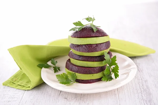 Salade met suikerbieten en avocado — Stockfoto