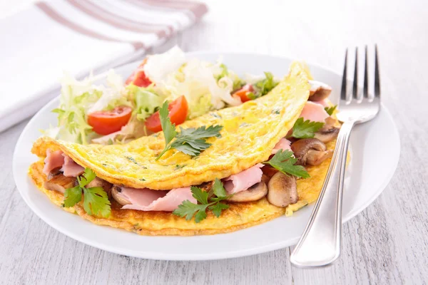 Omelet with mushrooms and vegetables — Stock Photo, Image