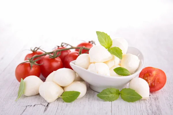 Tomat, mozzarella och basilika — Stockfoto