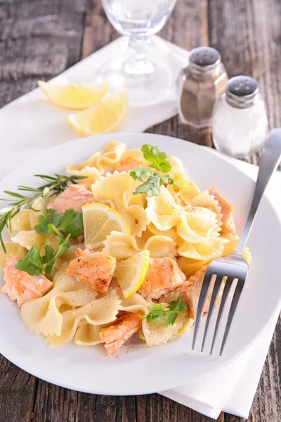 Pasta con salmón — Foto de Stock