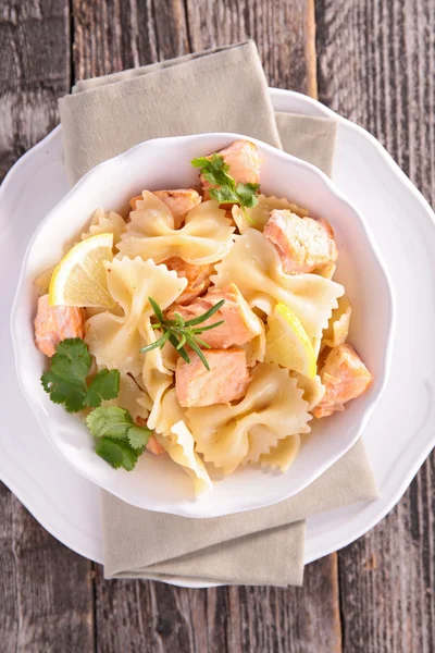 Pasta with salmon — Stock Photo, Image