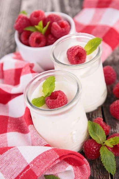 Yoghurt en bessen — Stockfoto