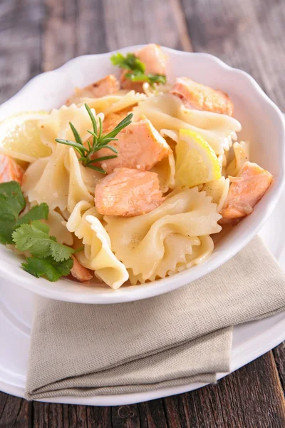 Pastas y salmón — Foto de Stock