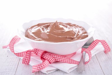 Kase ve yay çikolata mousse