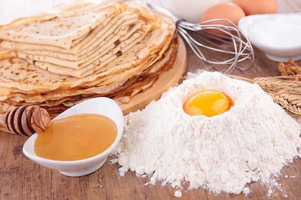 Crepe and ingredients — Stock Photo, Image