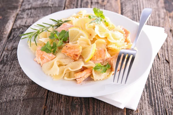 Pasta and salmon — Stock Photo, Image