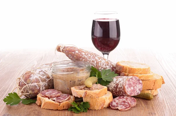 Vino, pan y salami — Foto de Stock