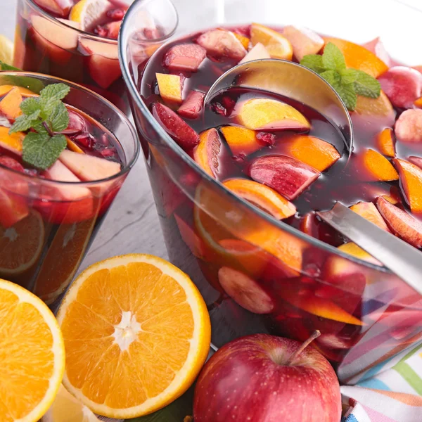 Fruit juice with apples and oranges — Stock Photo, Image