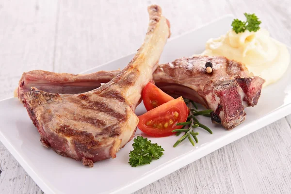 Grilled rack of lamb — Stock Photo, Image