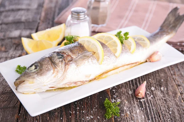 Fisk och citron — Stockfoto