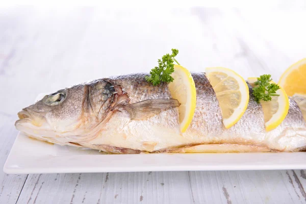 Pescado y limón — Foto de Stock