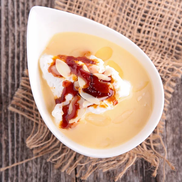 Custard cream with whipped egg whites — Stock Photo, Image