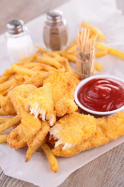 Fast food, peixe e batatas fritas — Fotografia de Stock