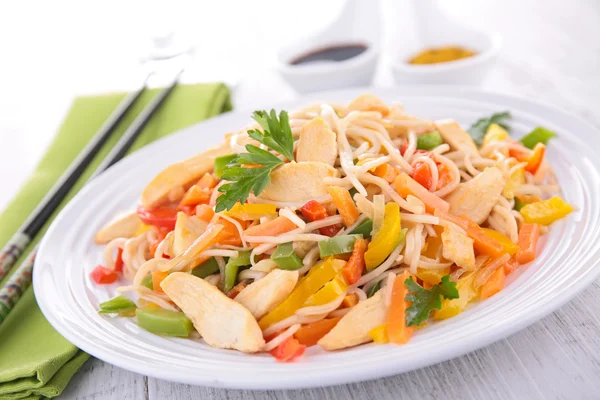 Fried chinese noodles — Stock Photo, Image